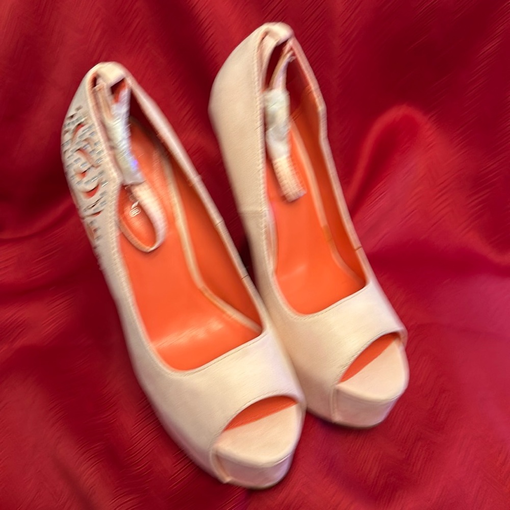 Qupid Pink 5.5” Platform Heel. Open Toe. Size8